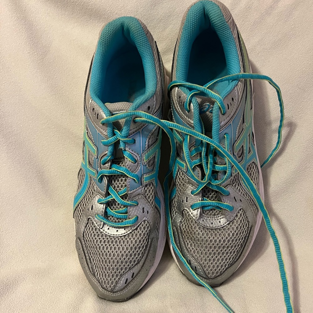 Women’s sneakers